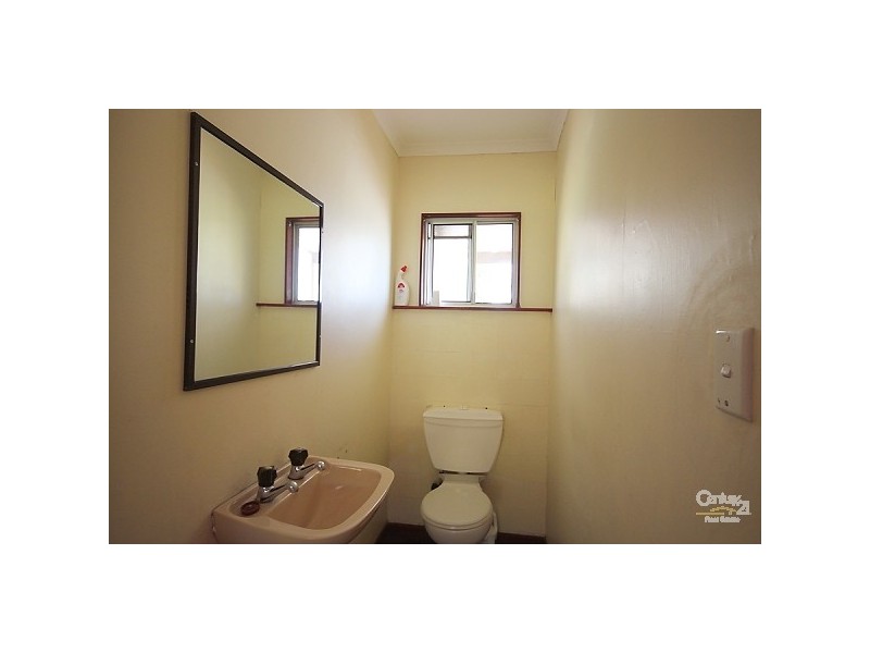 7 Larwon Terrace, Southport QLD 4215