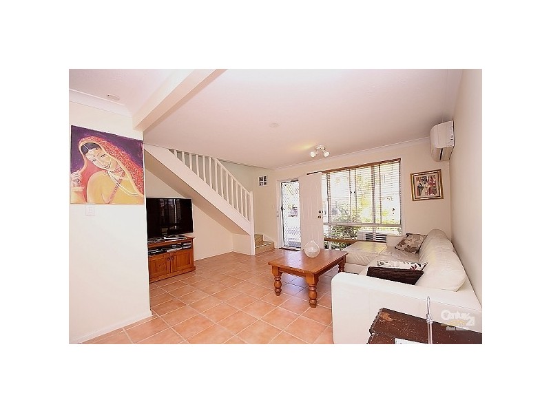 27/2 St Kevins Ave, Benowa QLD 4217