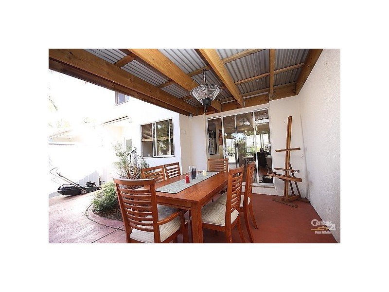 27/2 St Kevins Ave, Benowa QLD 4217