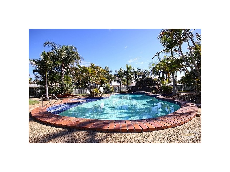 27/2 St Kevins Ave, Benowa QLD 4217