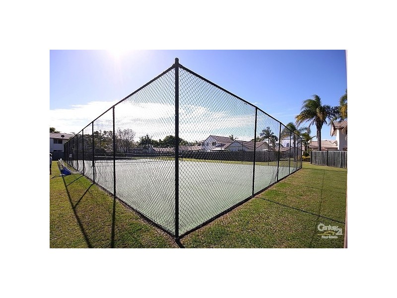 27/2 St Kevins Ave, Benowa QLD 4217