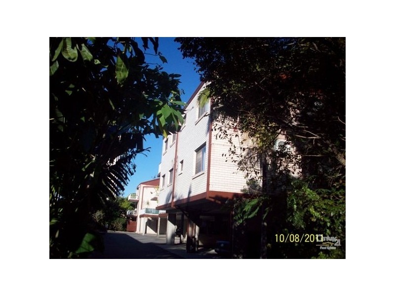 8/29 Ahern Street, Labrador QLD 4215