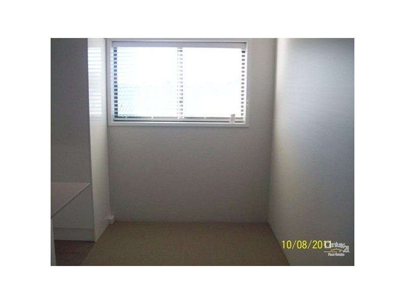 8/29 Ahern Street, Labrador QLD 4215