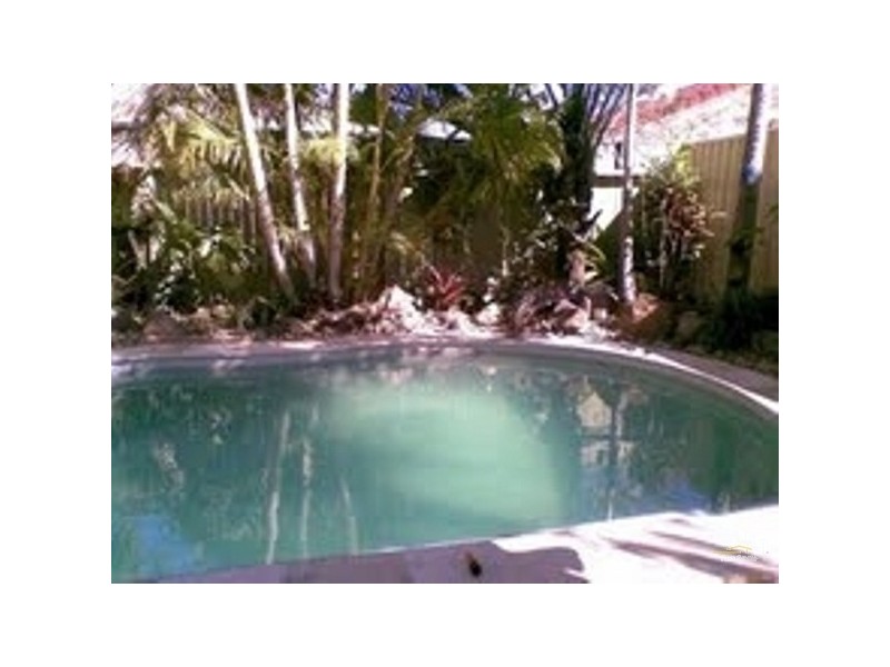 2/11 Stephanie Court, Labrador QLD 4215