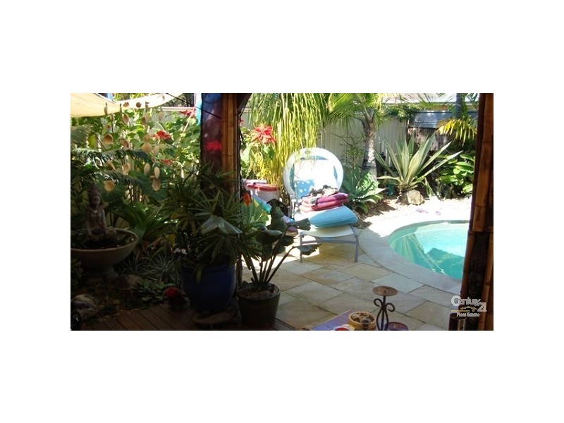 2/11 Stephanie Court, Labrador QLD 4215