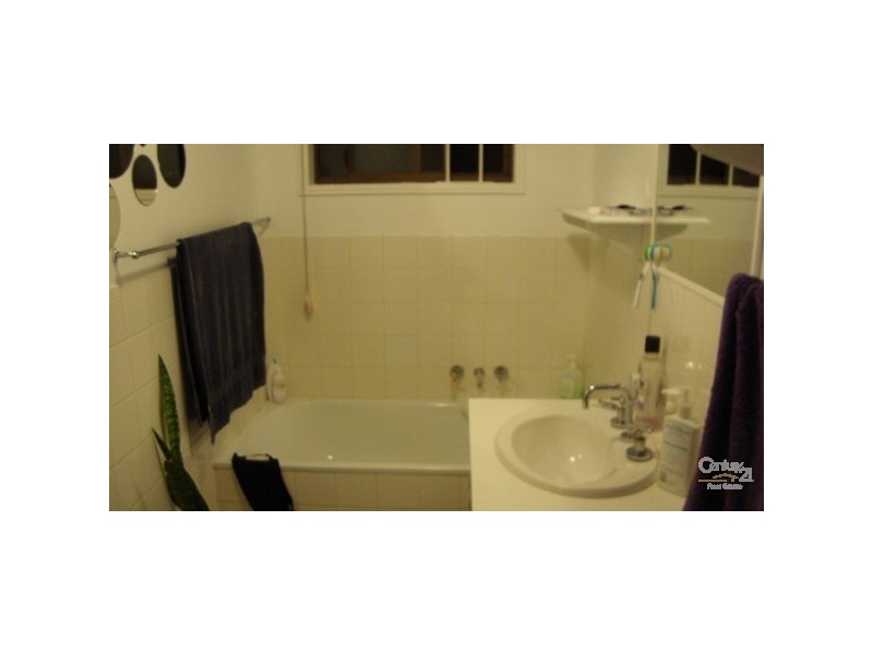 2/11 Stephanie Court, Labrador QLD 4215