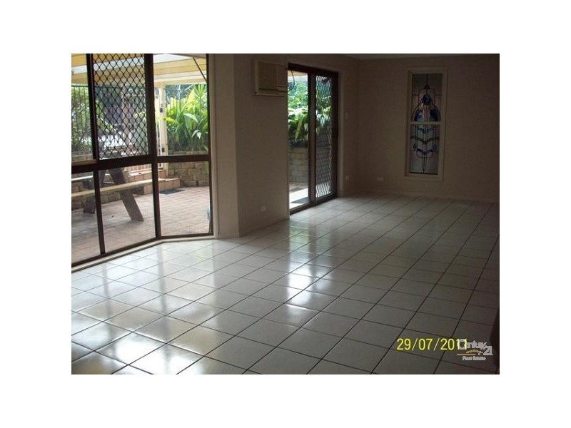 150 Olsen Ave, Arundel QLD 4214