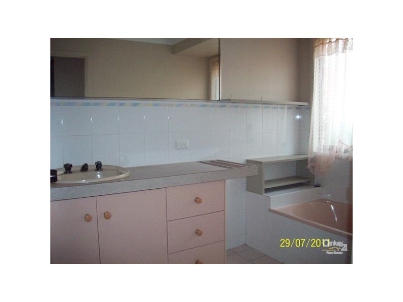 150 Olsen Ave, Arundel QLD 4214