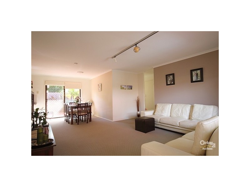 2/3 Stephenson Street, Labrador QLD 4215