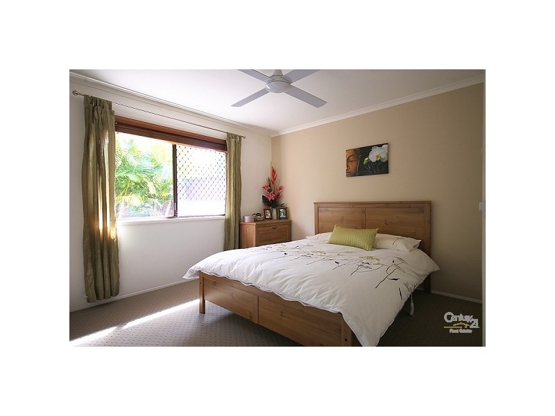 2/3 Stephenson Street, Labrador QLD 4215