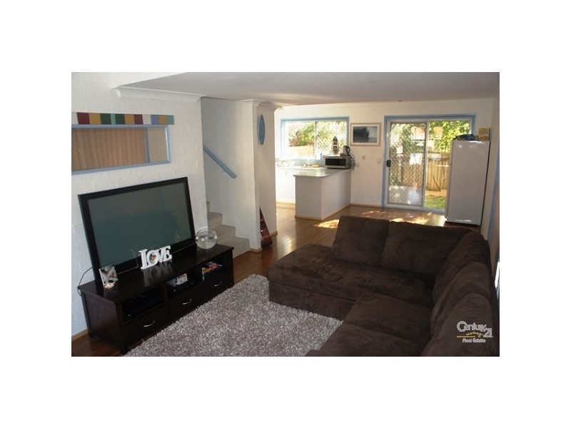 2/13-37 Brown Street, Labrador QLD 4215