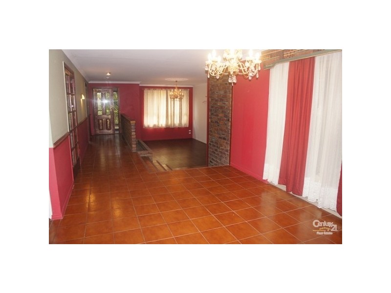 10 Carrumbella Drive, Arundel QLD 4214