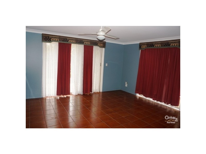 10 Carrumbella Drive, Arundel QLD 4214