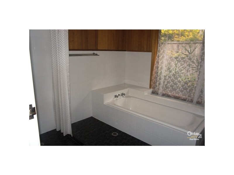 10 Carrumbella Drive, Arundel QLD 4214