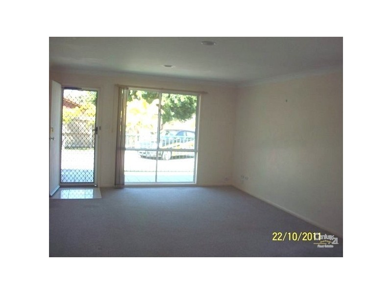 1/15 Annette Court, Labrador QLD 4215