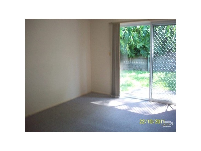 1/15 Annette Court, Labrador QLD 4215