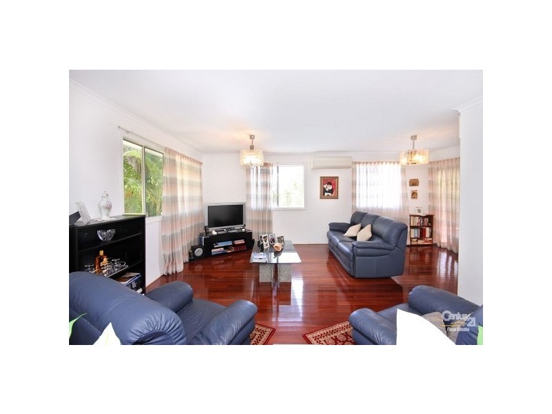 28 Viscount Drive, Tallai QLD 4213