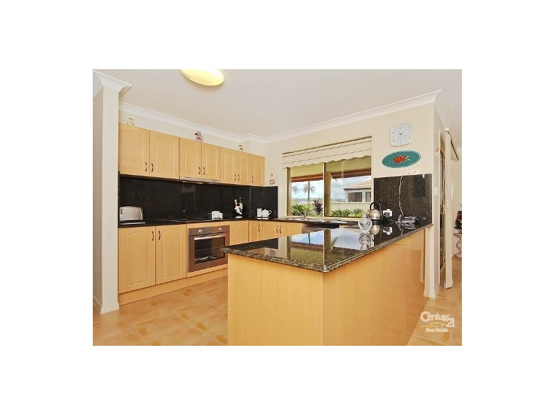 5 Golden Bear Drive, Arundel QLD 4214