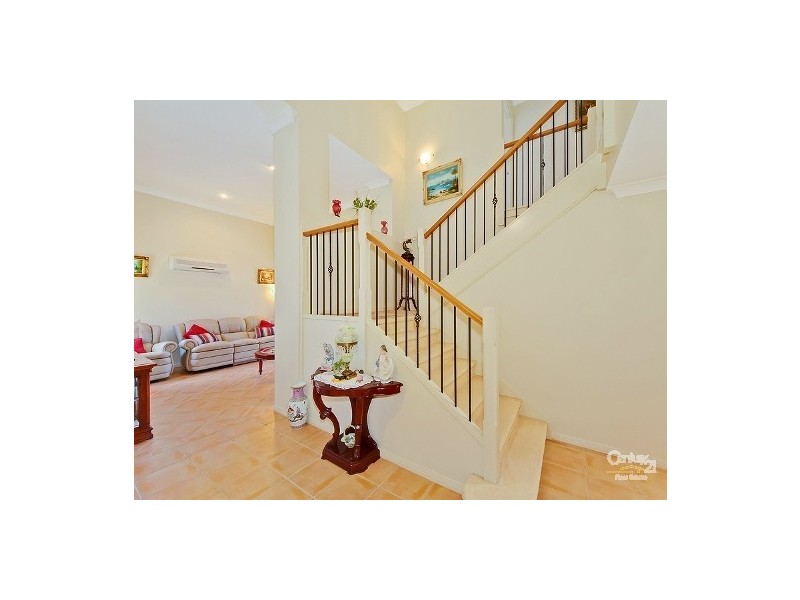 5 Golden Bear Drive, Arundel QLD 4214