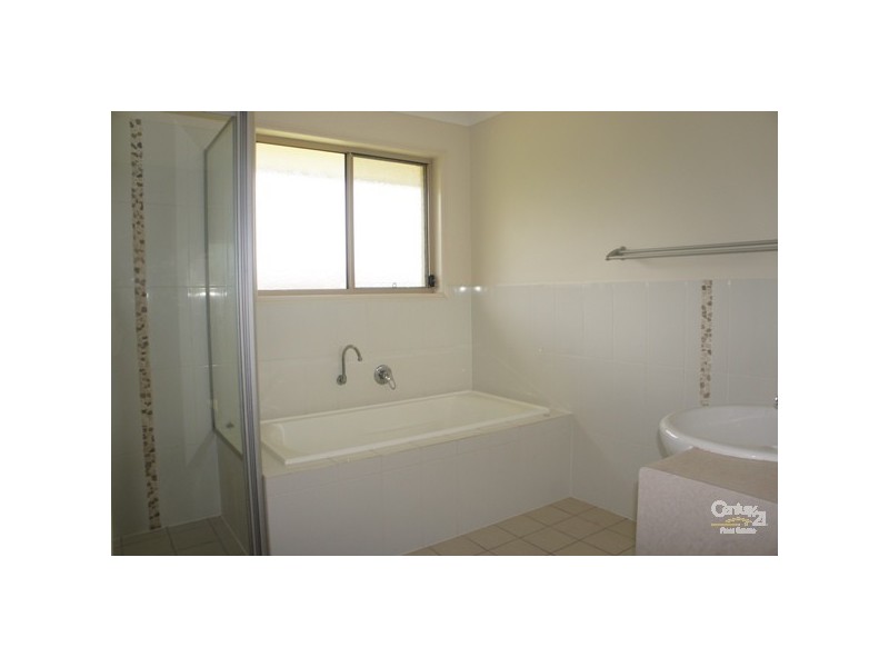 66 Golden Bear Drive, Arundel QLD 4214