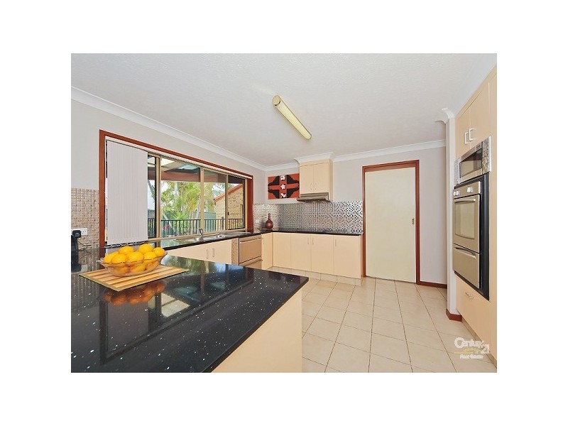 6 Lobb Street, Arundel QLD 4214