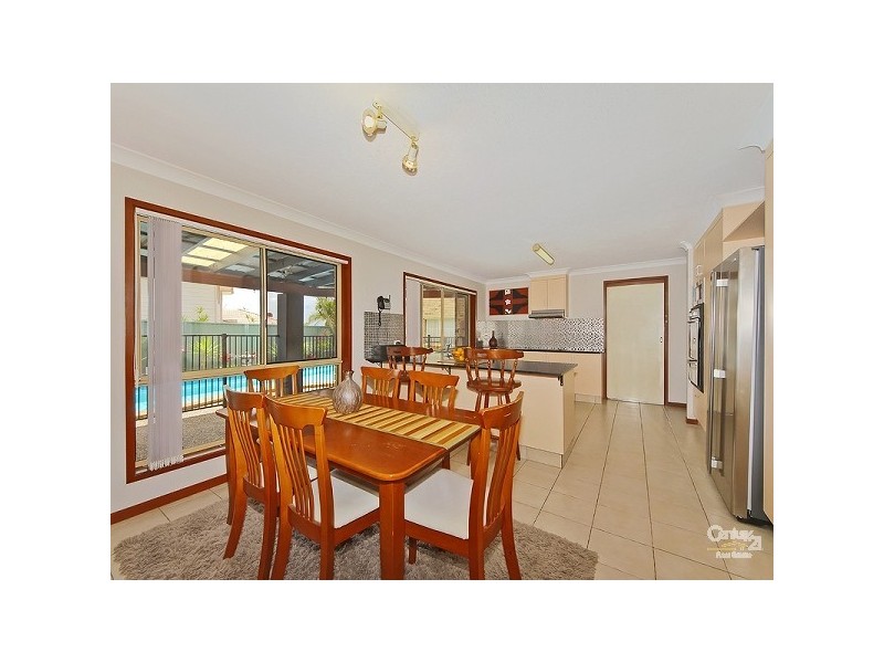 6 Lobb Street, Arundel QLD 4214