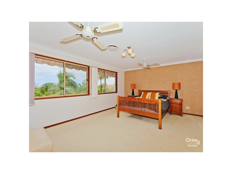 6 Lobb Street, Arundel QLD 4214
