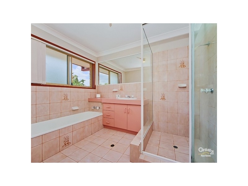 6 Lobb Street, Arundel QLD 4214