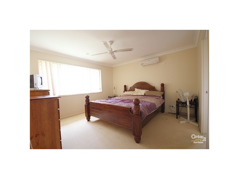 8 Golden Bear Drive, Arundel QLD 4214