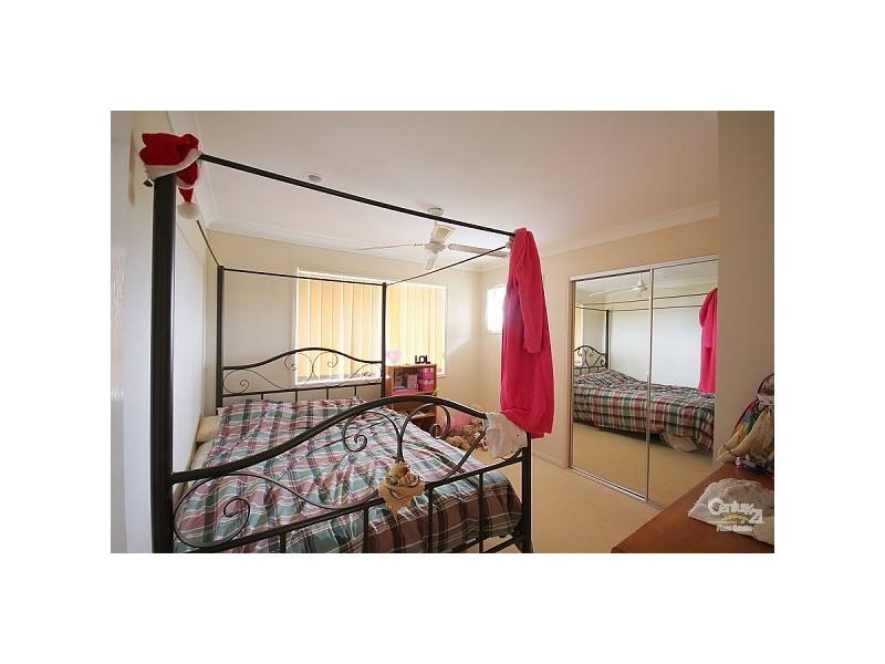 8 Golden Bear Drive, Arundel QLD 4214