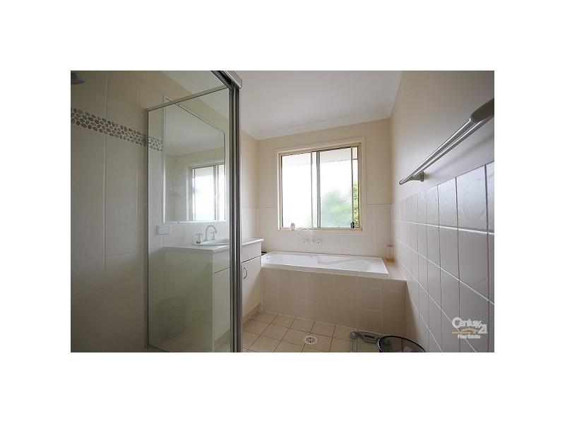 8 Golden Bear Drive, Arundel QLD 4214