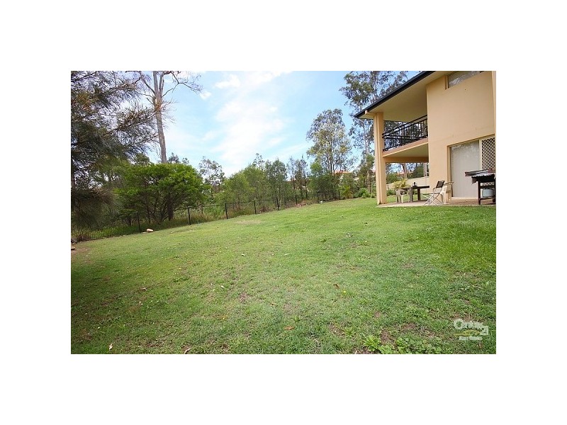 8 Golden Bear Drive, Arundel QLD 4214