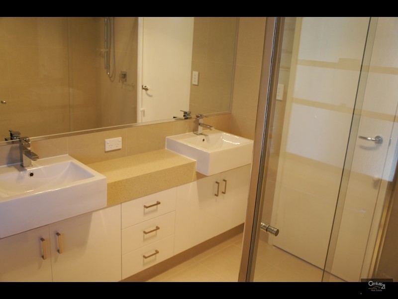 1/7  Penrock Pde, Labrador QLD 4215