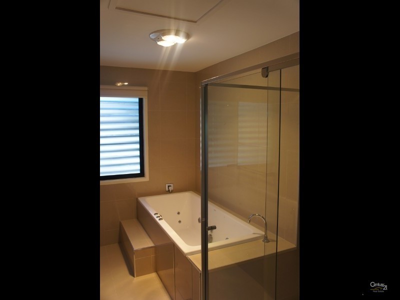 1/7  Penrock Pde, Labrador QLD 4215