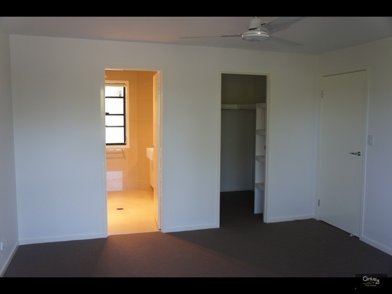 1/7  Penrock Pde, Labrador QLD 4215