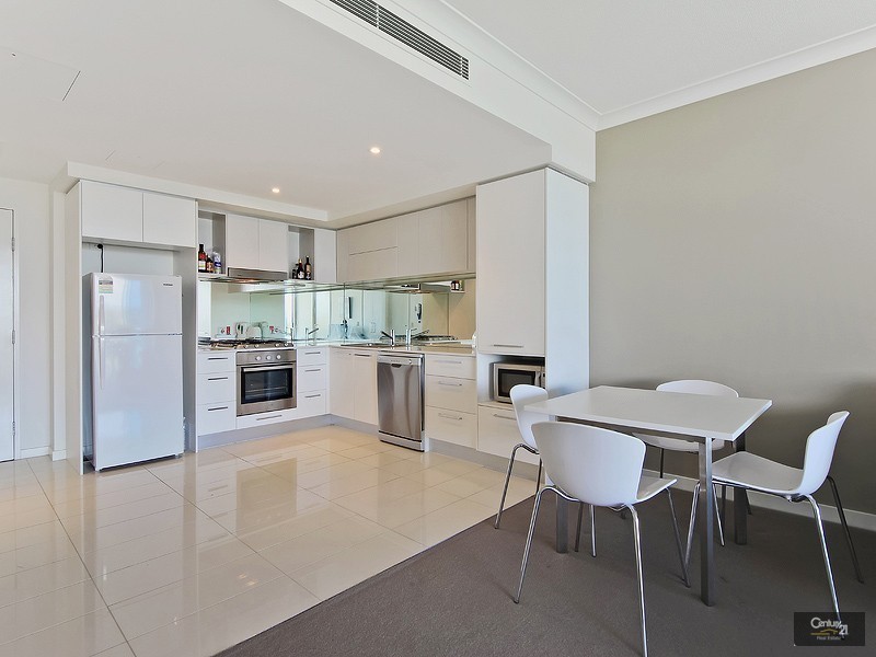 807/430 Marine Parade, Biggera Waters QLD 4216