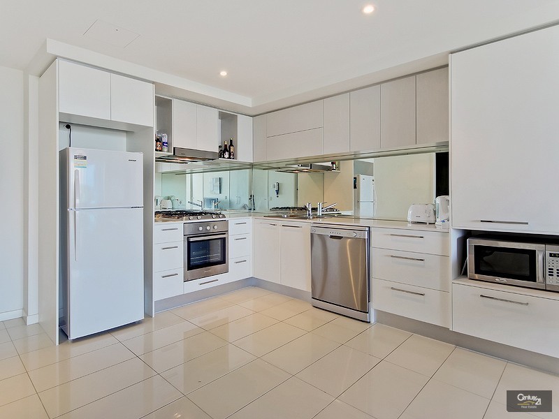 807/430 Marine Parade, Biggera Waters QLD 4216