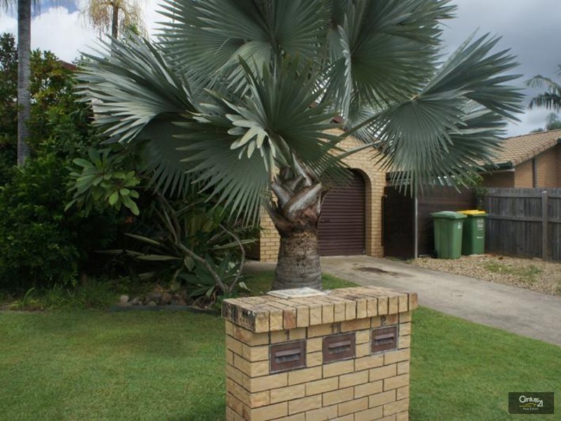 2/11 Stephanie Court, Labrador QLD 4215