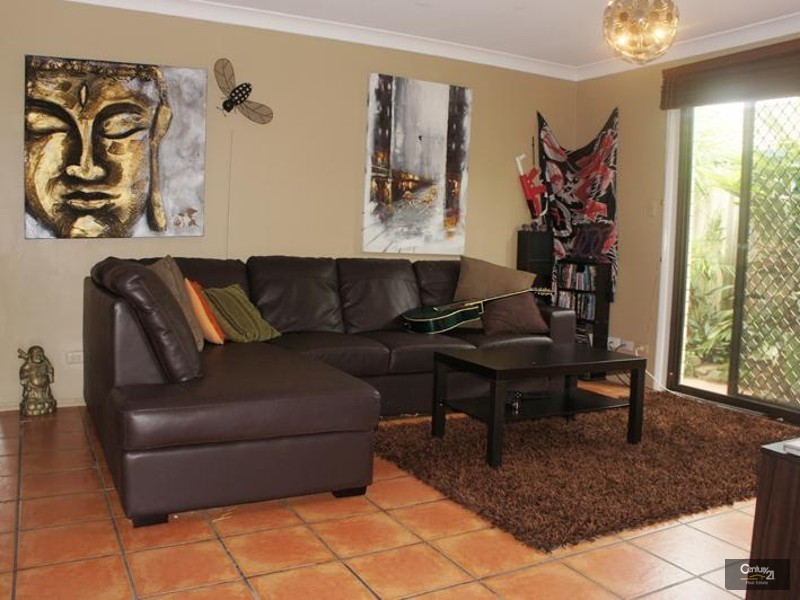 2/11 Stephanie Court, Labrador QLD 4215