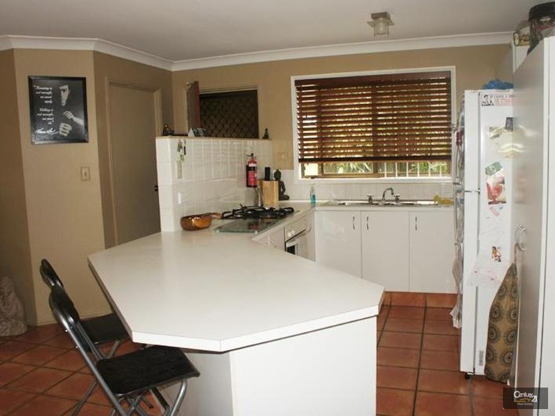 2/11 Stephanie Court, Labrador QLD 4215