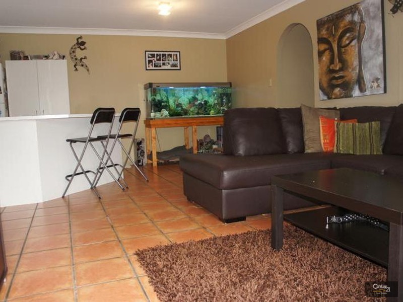 2/11 Stephanie Court, Labrador QLD 4215