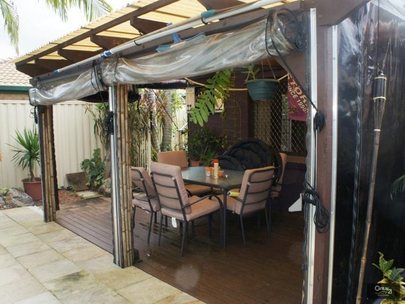 2/11 Stephanie Court, Labrador QLD 4215