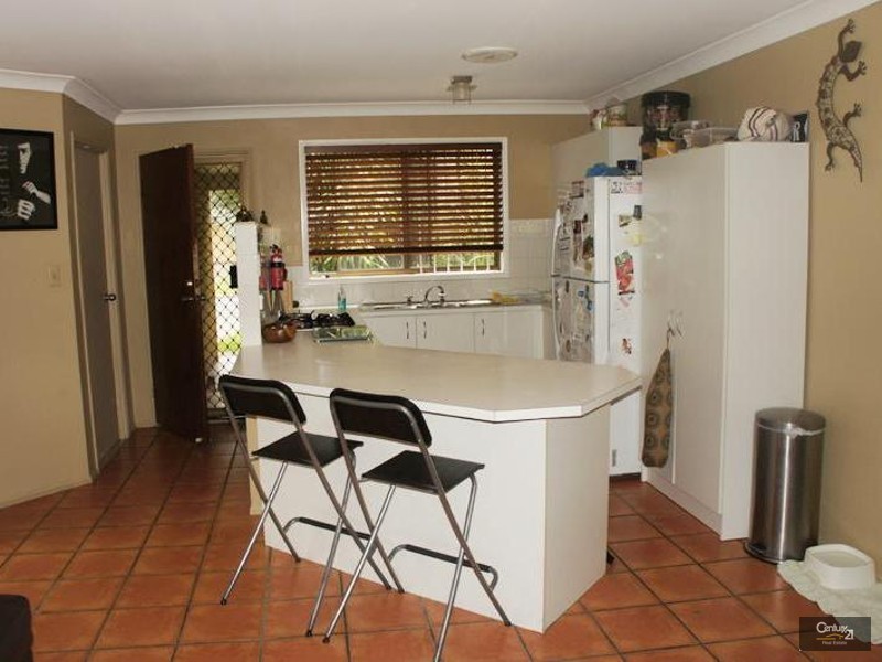 2/11 Stephanie Court, Labrador QLD 4215