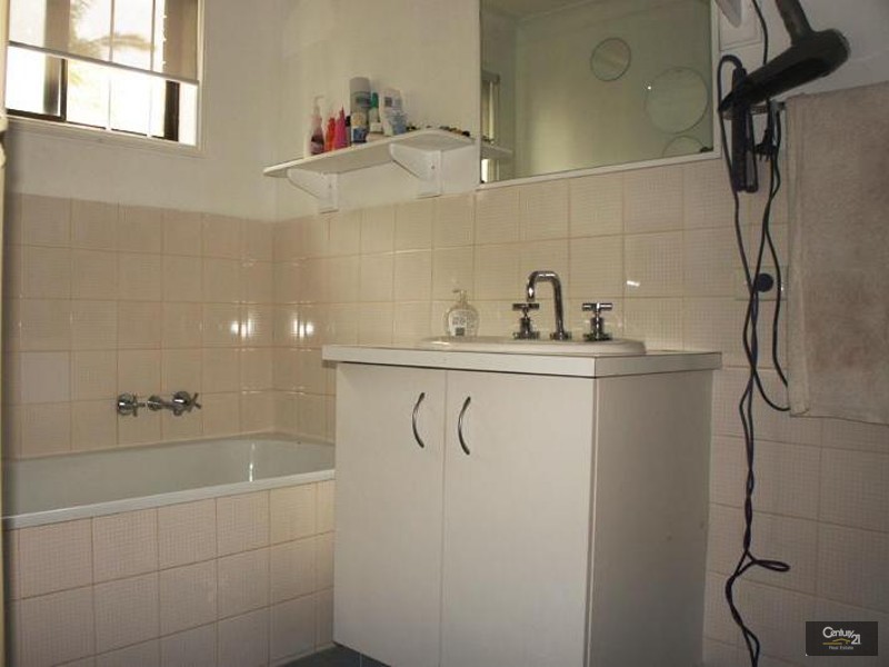 2/11 Stephanie Court, Labrador QLD 4215