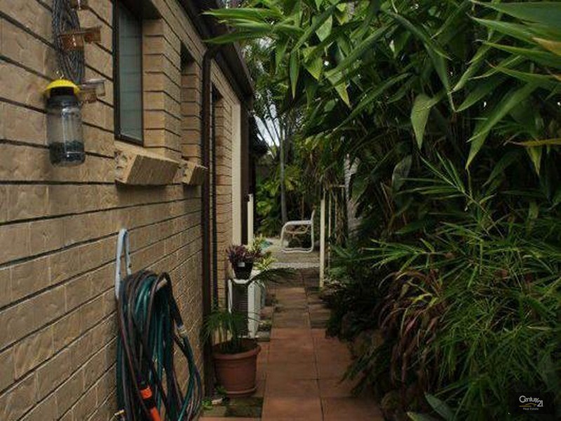 2/11 Stephanie Court, Labrador QLD 4215