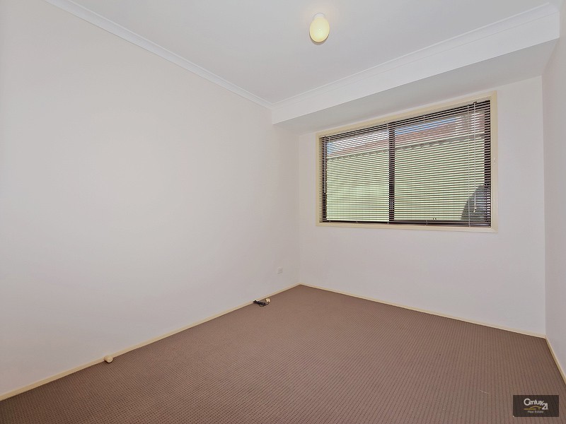 2/11 Senate Street, Labrador QLD 4215