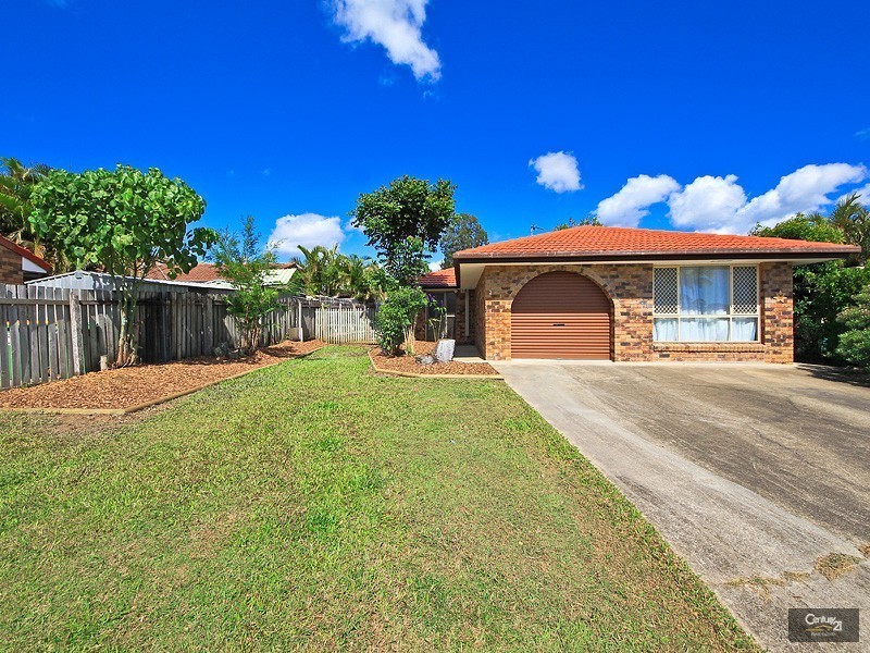 2/11 Senate Street, Labrador QLD 4215