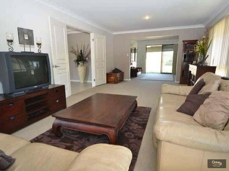 68 Golden Bear Dr, Arundel QLD 4214