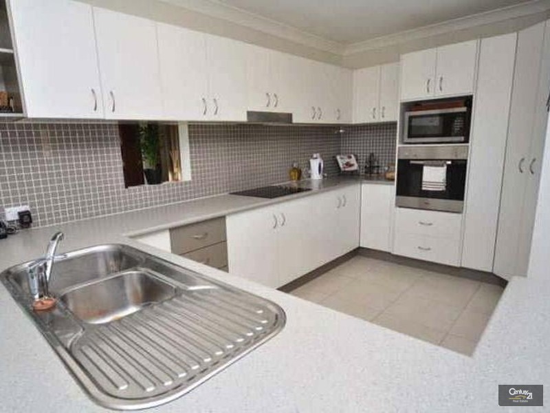 68 Golden Bear Dr, Arundel QLD 4214