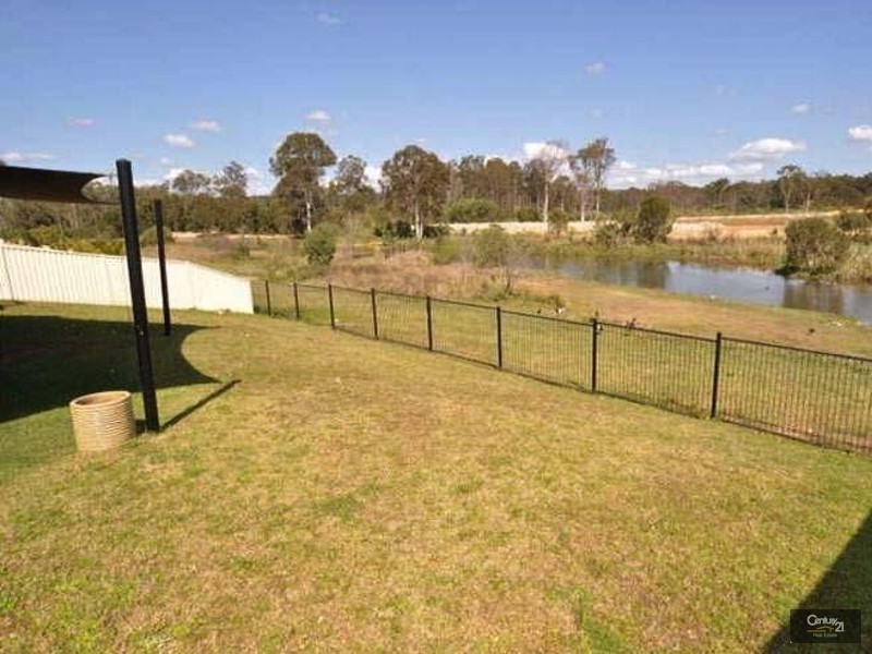 68 Golden Bear Dr, Arundel QLD 4214